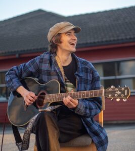 mann med gitar